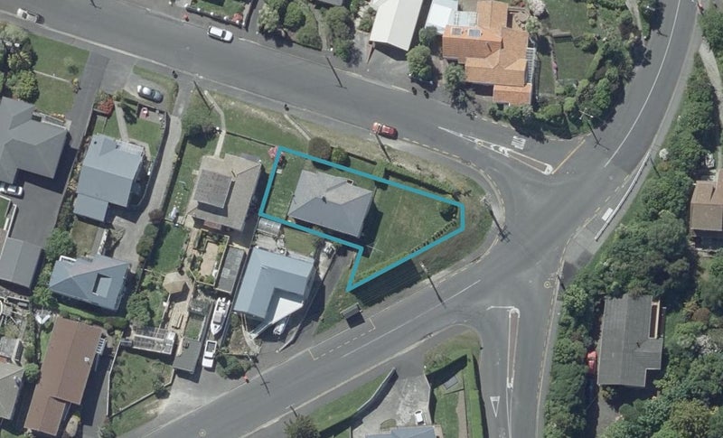9 Earls Road, Saint Clair, Dunedin - Carousel 1