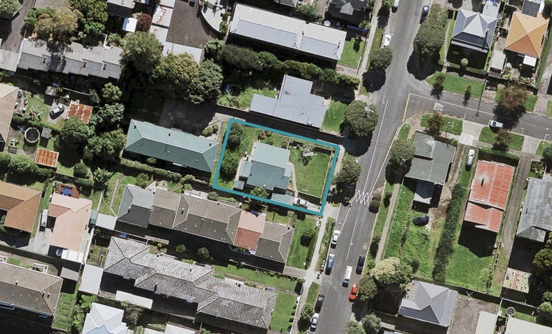 15 Kingsway Avenue, Sandringham, Auckland - Carousel 1