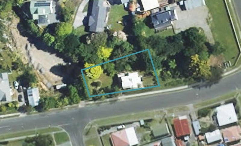 6 Pembroke Road East, Stratford, Stratford - Carousel 1