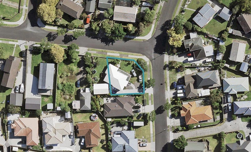 13 Bellville Drive, Clendon Park, Auckland - Carousel 1