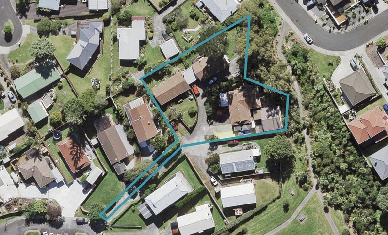 52 Lavelle Road, Henderson, Auckland - Carousel 1