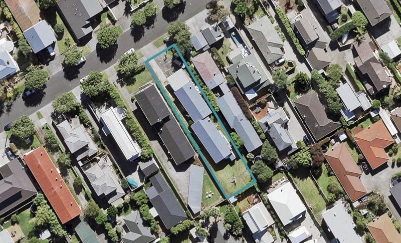 15 Wainui Avenue, Point Chevalier, Auckland - Carousel 1