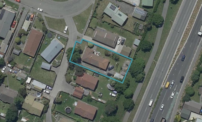 33 Pensacola Crescent, Broomfield, Christchurch - Carousel 1