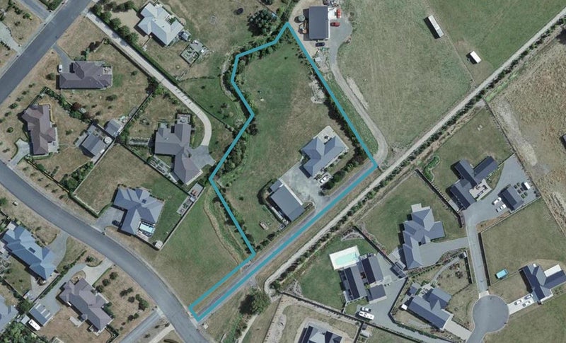3B Mill Grove, Clareville, Carterton - Carousel 1