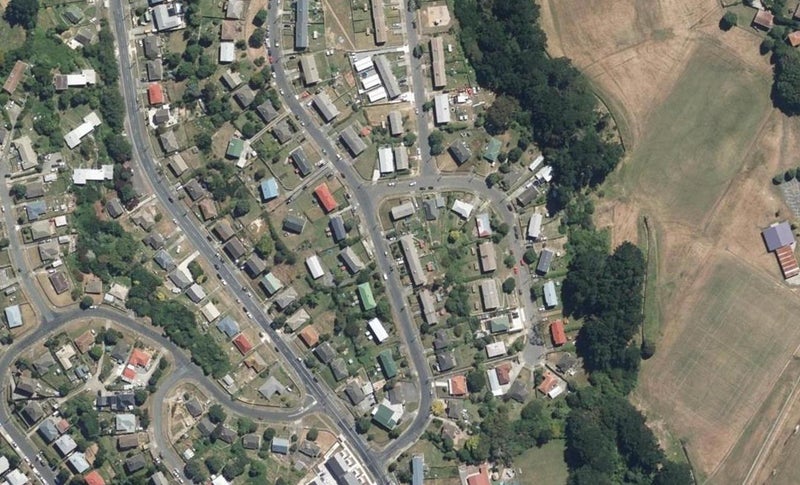 79 Hereford Street, Cannons Creek, Porirua - Carousel 1