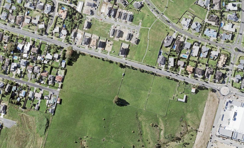 4 Kanae Drive, Beachlands, Auckland - Carousel 1