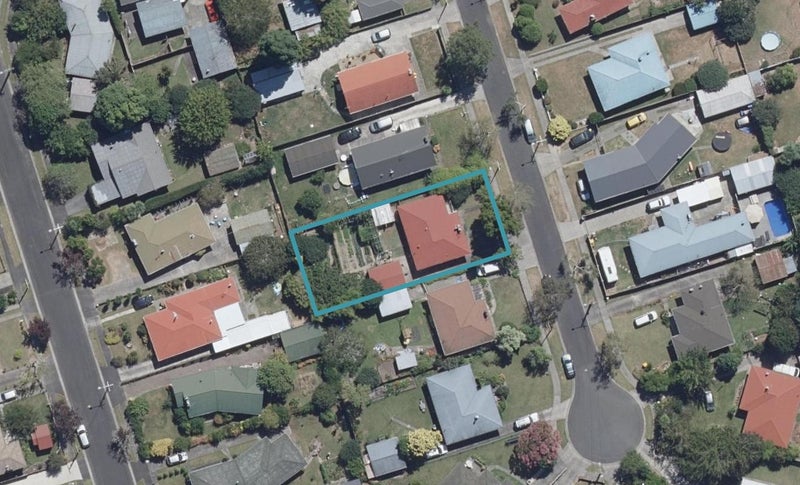 8 Cedar Place, Hillcrest, Hamilton - Carousel 1