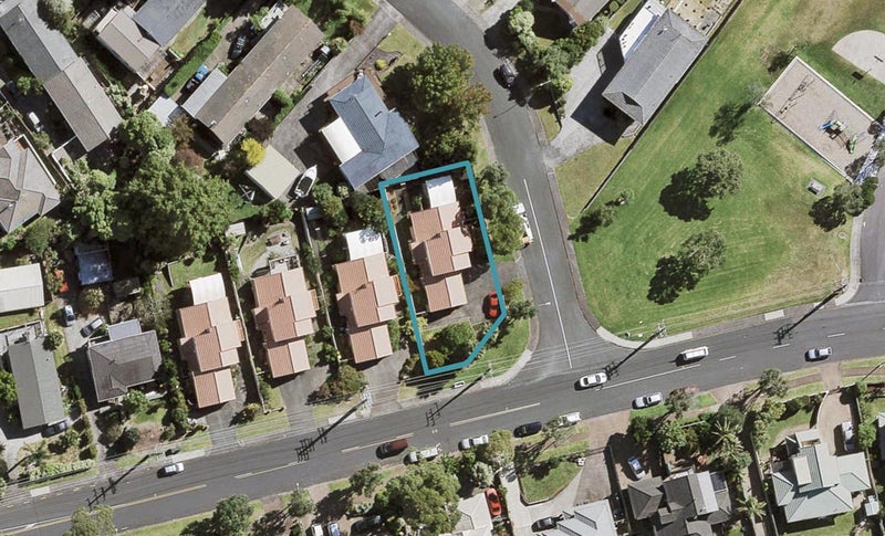 28 Longreach Drive, Sunnyvale, Auckland - Carousel 1