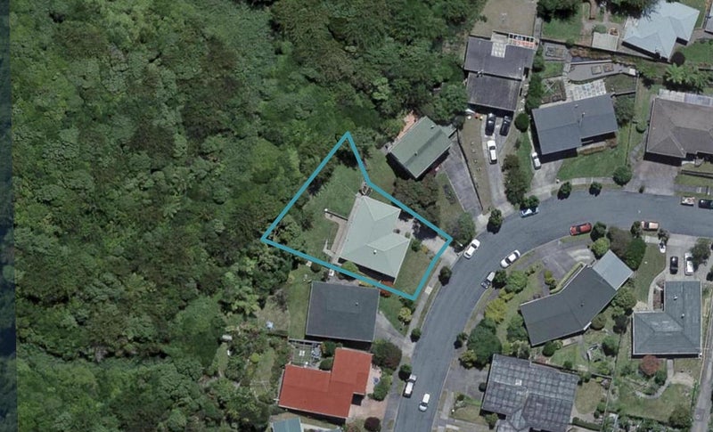 10 Rembrandt Avenue, Tawa, Wellington - Carousel 1
