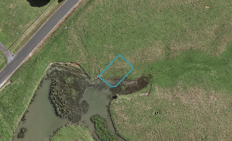 8 Wallis Esplanade, Karaka, Papakura - Carousel 1