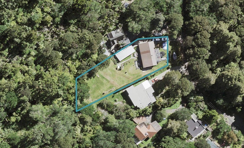 12 Mahoe Road, Titirangi, Auckland - Carousel 1