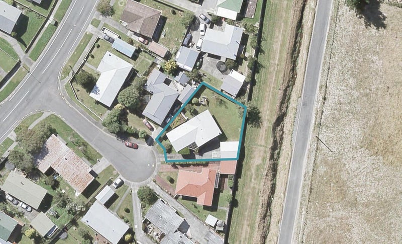 5 Kew Grove, Wainuiomata, Lower Hutt - Carousel 1