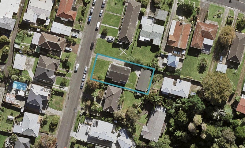 6 Dudding Avenue, Northcote, Auckland - Carousel 1