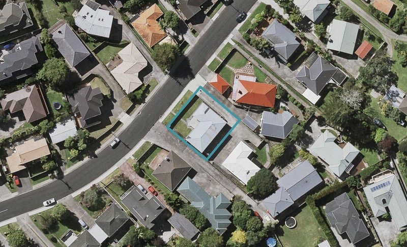 13 Merriefield Avenue, Forrest Hill, Auckland - Carousel 1
