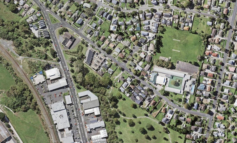 21 Eastview Road, Glen Innes, Auckland - Carousel 1