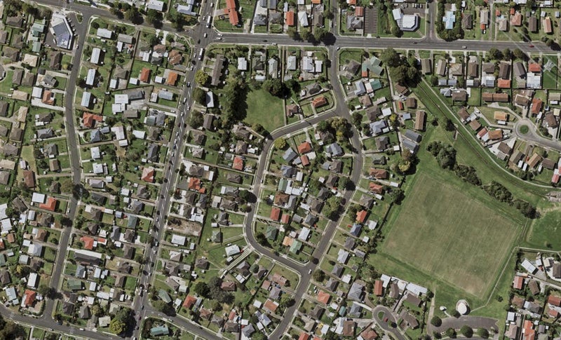 8B Clutha Crescent, Clover Park, Auckland - Carousel 1