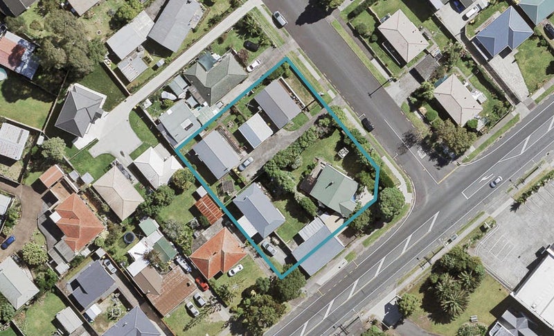 2/99 Henderson Valley Road, Henderson, Auckland - Carousel 1