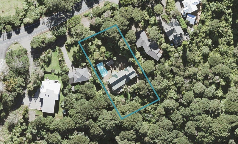 1026 Scenic Drive North, Swanson, Auckland - Carousel 1