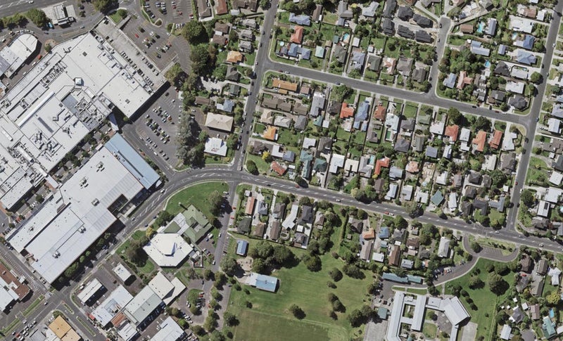 9/2 Reeves Road, Pakuranga, Auckland - Carousel 1