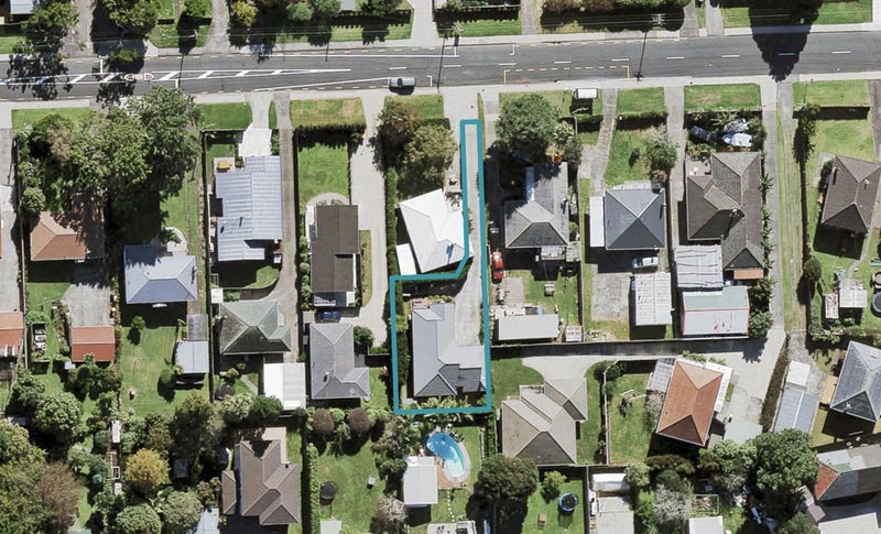 27A Waipani Road, Te Atatu Peninsula, Auckland - Carousel 1