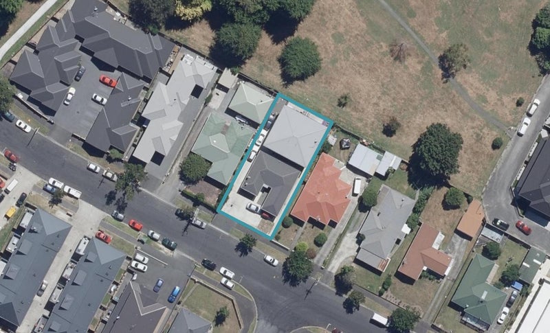 12B Greensboro Street, Hamilton East, Hamilton - Carousel 1