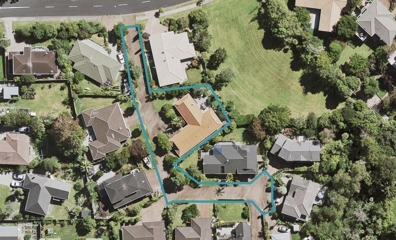 10A Woodfern Crescent, Titirangi, Auckland - Carousel 1