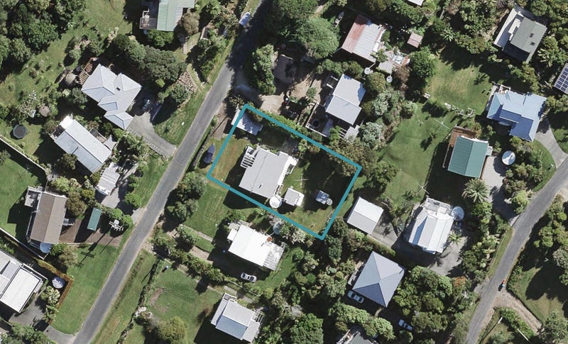 24 Kiwi Street, Oneroa, Waiheke Island - Carousel 1
