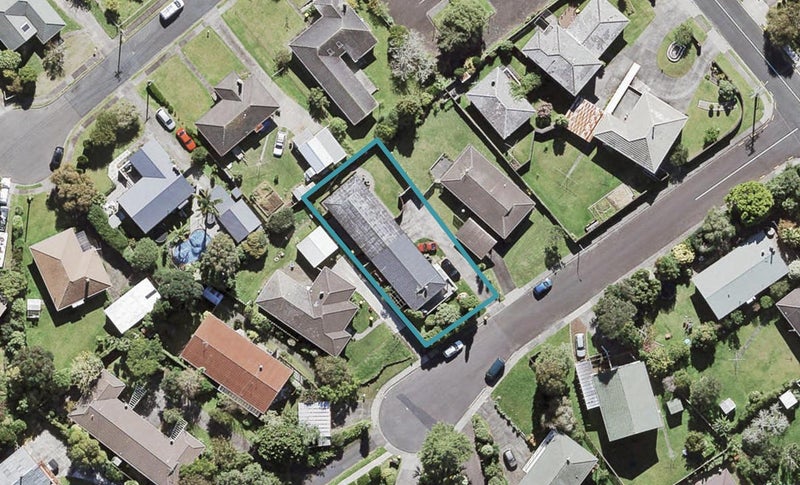 1/3 Pamela Place, New Lynn, Auckland - Carousel 1