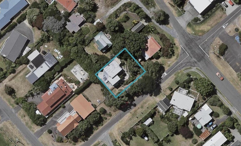 35 Ngapaki Street, Waikanae Beach, Waikanae - Carousel 1