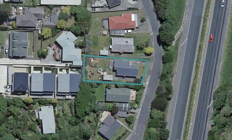 18 Bartlett Grove, Tawa, Wellington - Carousel 1