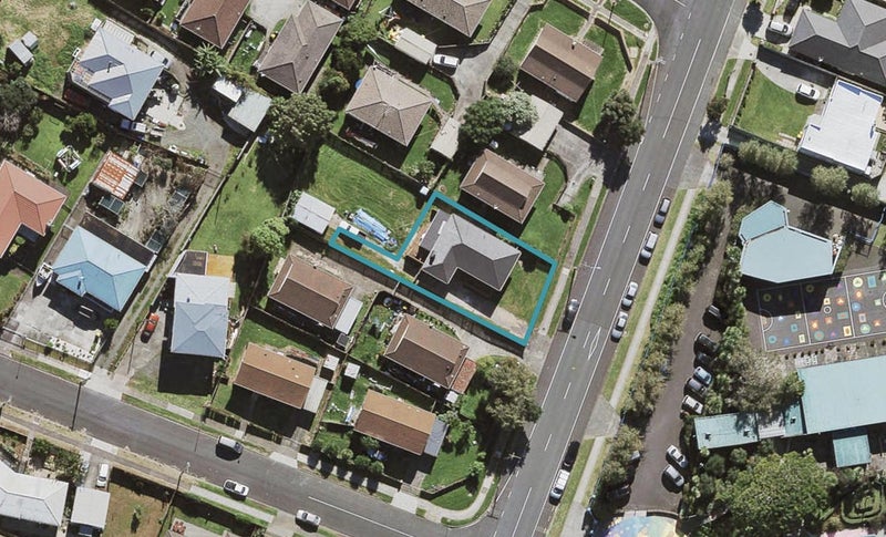 84A Mountain Road, Mangere Bridge, Auckland - Carousel 1