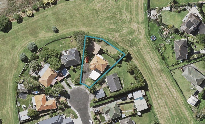 1/48 PHILOMEL CRES, Bayswater, North Shore City - Carousel 1