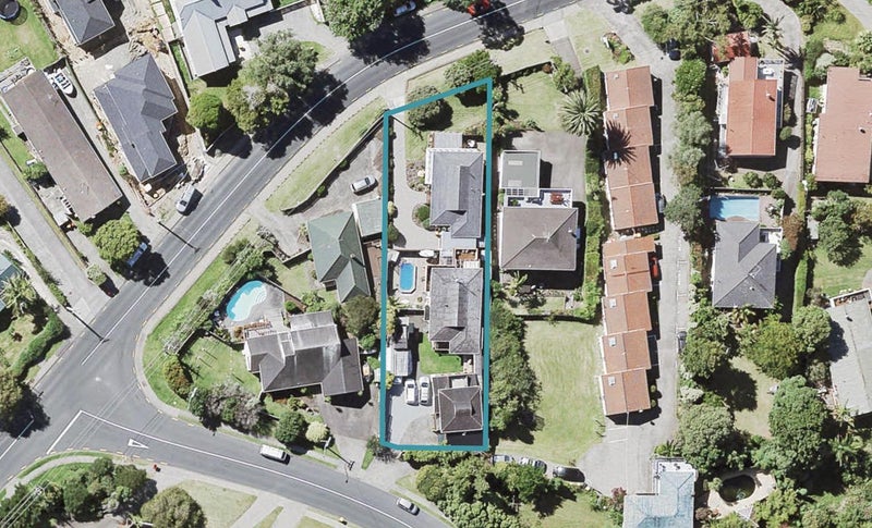 2/28 Glencoe Road, Browns Bay, Auckland - Carousel 1