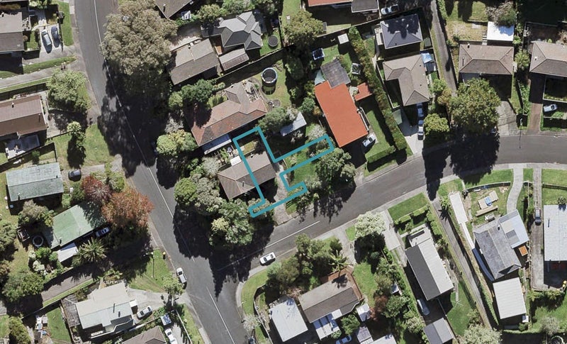 3/2 Glenbervie Crescent, Massey, Auckland - Carousel 1