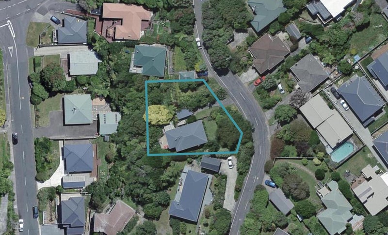 29 Olivia Crescent, Tawa, Wellington - Carousel 1