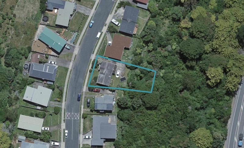 77 Fyvie Avenue, Tawa, Wellington - Carousel 1