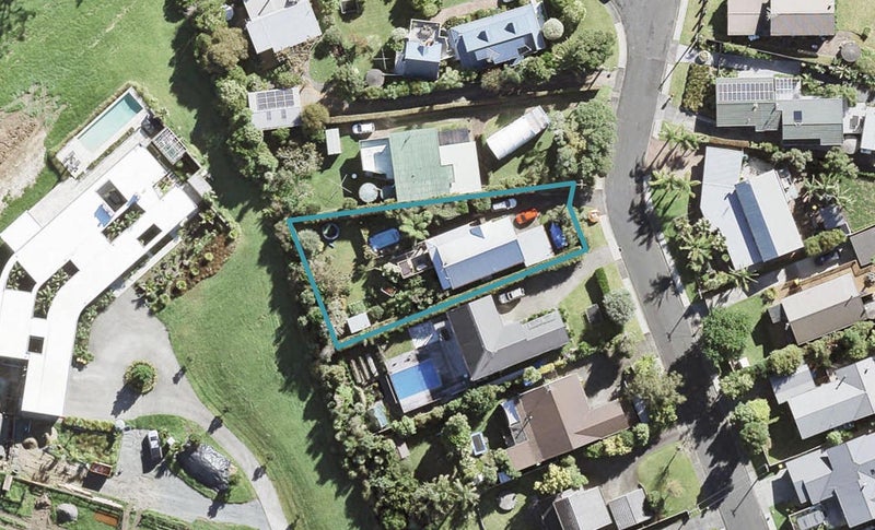 12 Valerie Crescent, Albany - Carousel 1