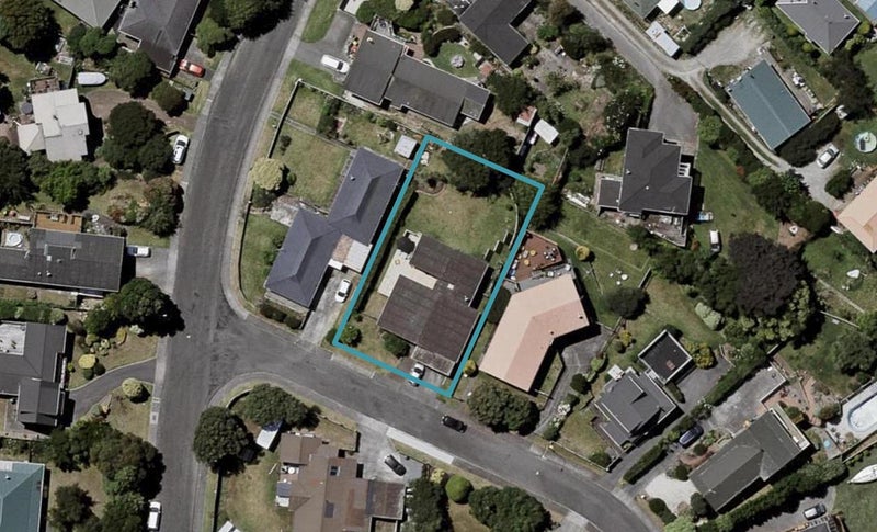 24 Pohutukawa Crescent, Raumati Beach, Paraparaumu - Carousel 1