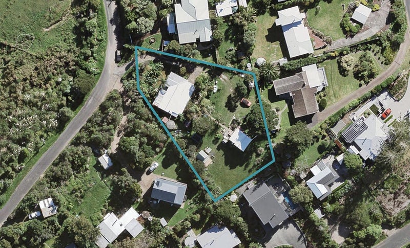 33 Tiri Road, Oneroa, Waiheke Island - Carousel 1