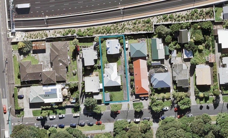 8 Sutherland Road, Point Chevalier, Auckland - Carousel 1