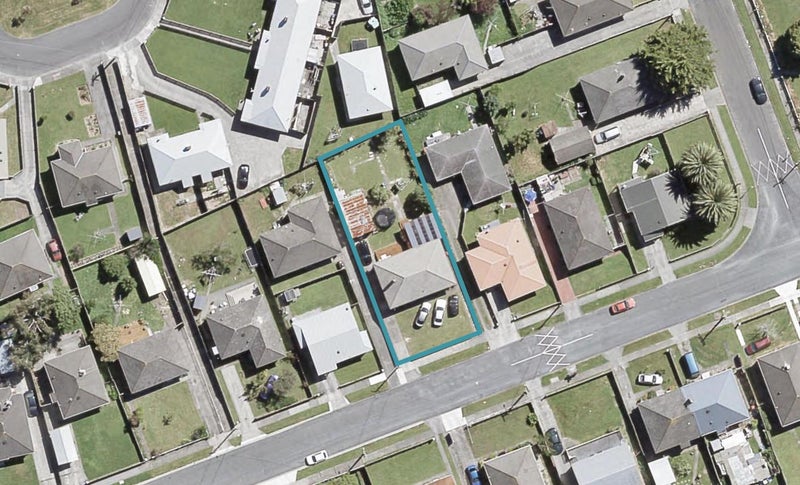 37 Strand Crescent, Naenae, Lower Hutt - Carousel 1