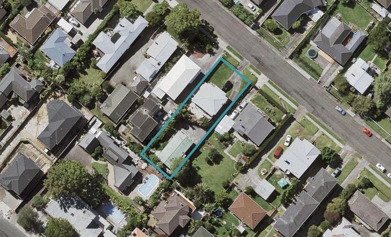 2/12 Corunna Road, Milford, Auckland - Carousel 1