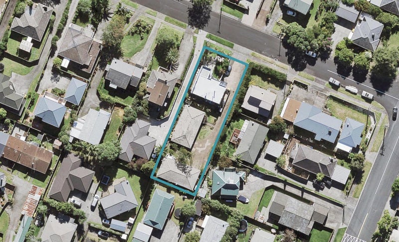1/2 Riverview Road, New Lynn, Auckland - Carousel 1