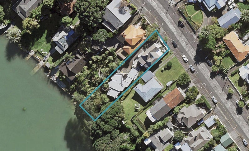 2/102 Queen Street, Northcote Point, Auckland - Carousel 1