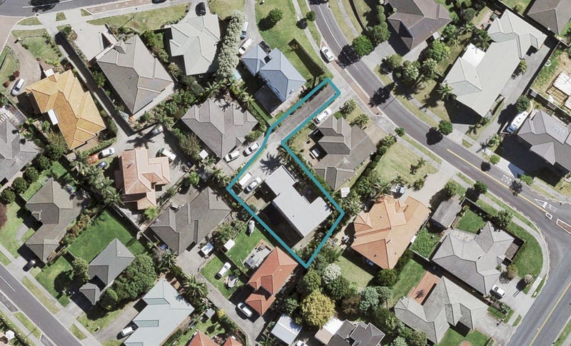 8 Roy Maloney Drive, Henderson, Auckland - Carousel 1