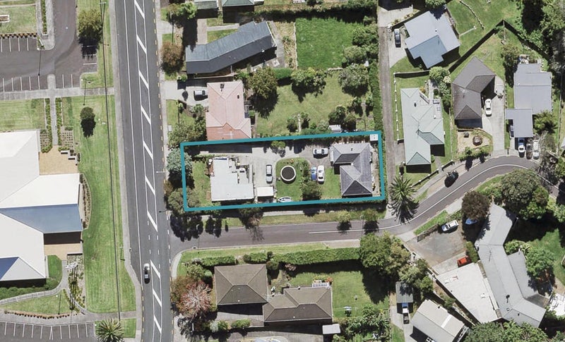 1/82 Lincoln Park Avenue, Massey, Auckland - Carousel 1
