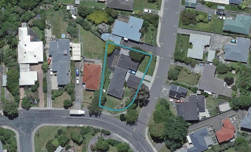 1 Park Avenue, Tawa, Wellington - Carousel 1