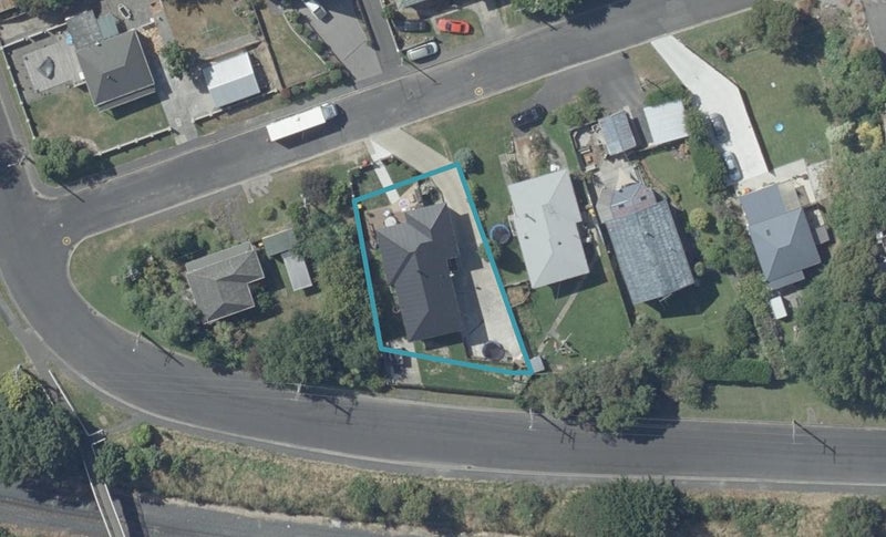 15 Binnie Street, Abbotsford, Dunedin - Carousel 1