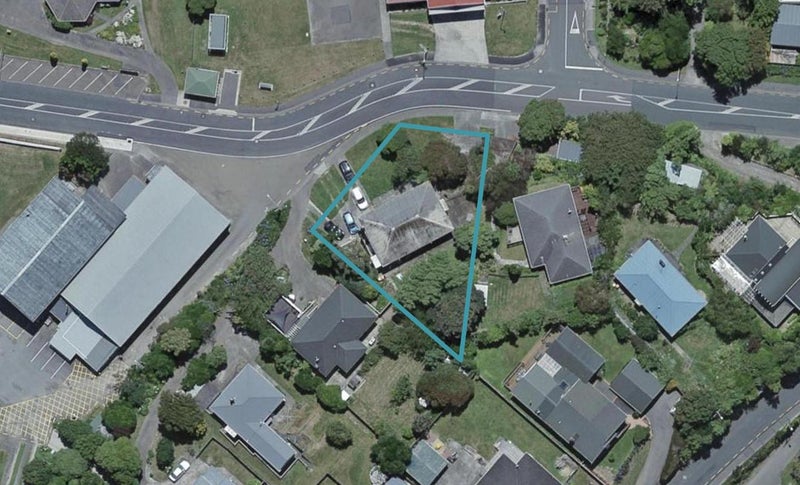 11 Lyndhurst Road, Tawa, Wellington - Carousel 1