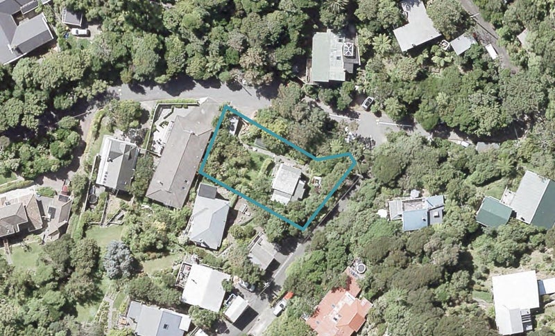 8 Mahina Road, Mahina Bay, Lower Hutt - Carousel 1